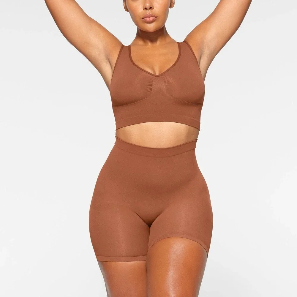 SKIMS SEAMLESS SCULPT SCOOP PLUNGE BRALETTE ESPRESSO XXS $38‎ - Picture 3 of 6